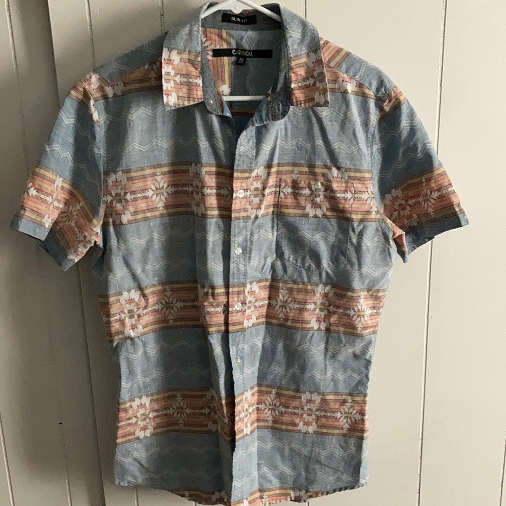 Button down shirt sleeve shirt